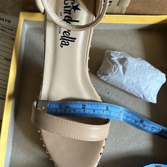 Upton Natural platform heels for petite woman size 2.5 or can fit a girl 1 - Picture 11 of 14